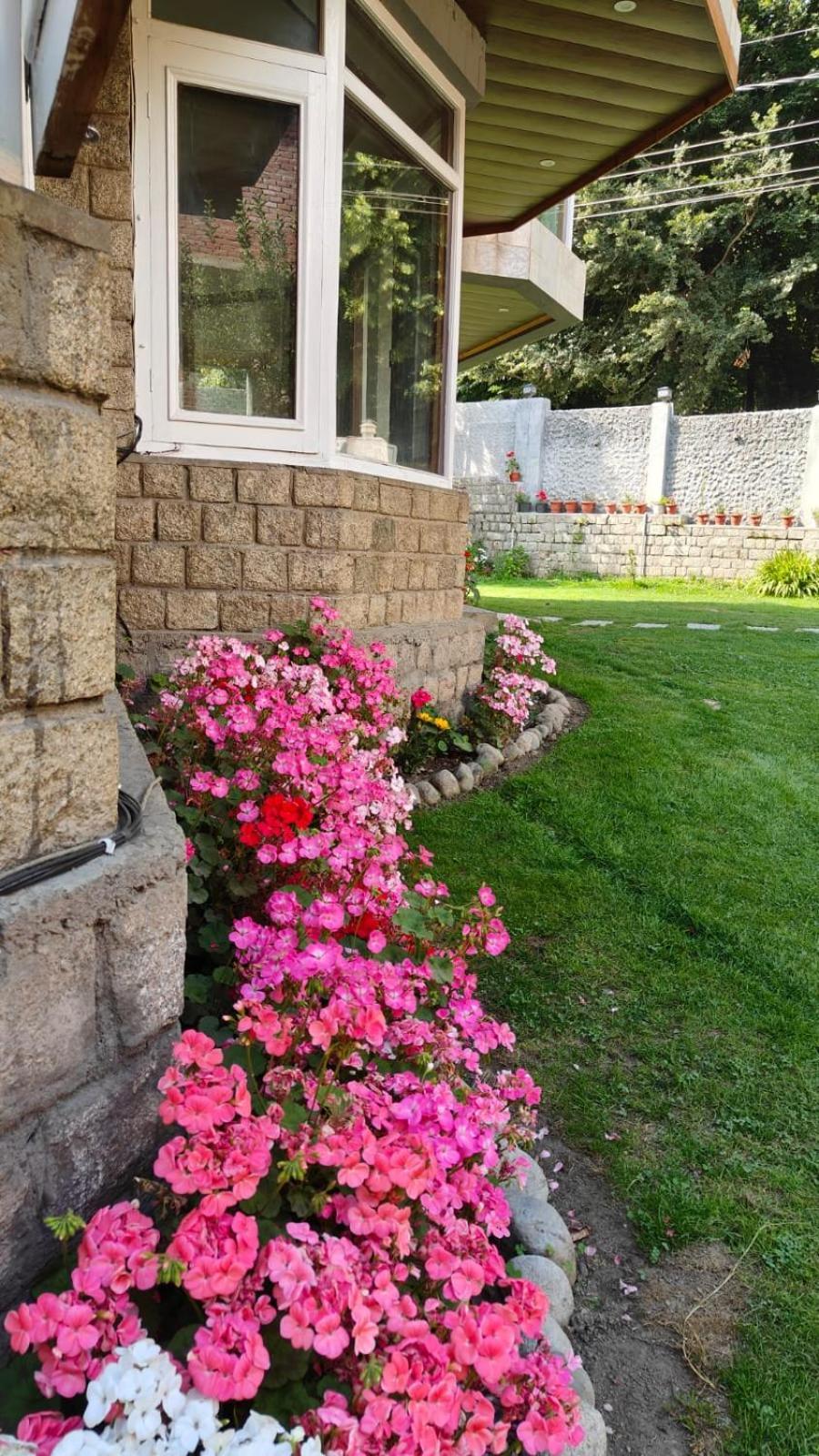 Sparsh Resort, A Boutique Stay - Just 2Kms Uphill From Mall Road, Near Old Manali מראה חיצוני תמונה