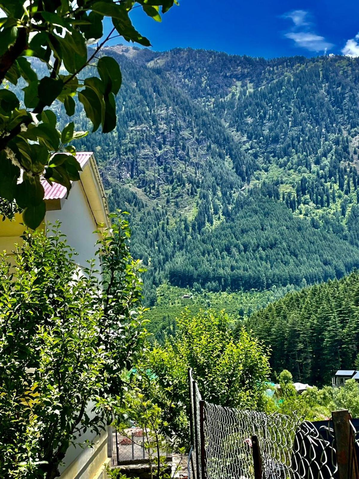 Sparsh Resort, A Boutique Stay - Just 2Kms Uphill From Mall Road, Near Old Manali מראה חיצוני תמונה